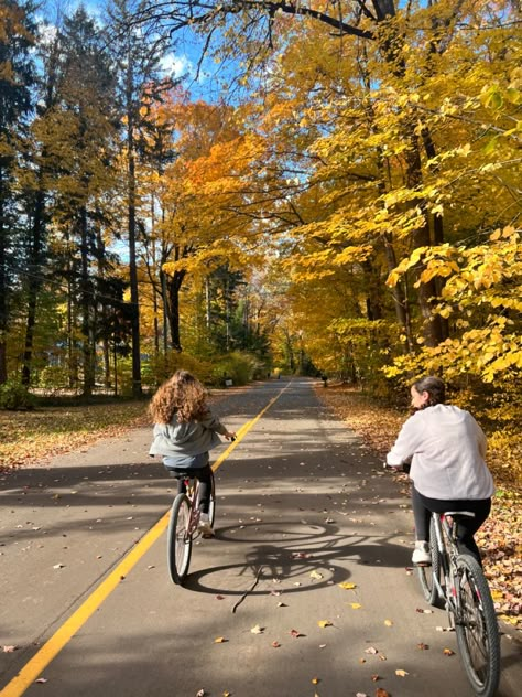 Running Autumn Aesthetic, Autumn Outdoor Aesthetic, Running In Fall Aesthetic, Autumn Bike Ride Aesthetic, Autumn Bike Ride, Fall Trip Aesthetic, Autumn Running, Fall Bike Ride Aesthetic, Fall Bike Ride