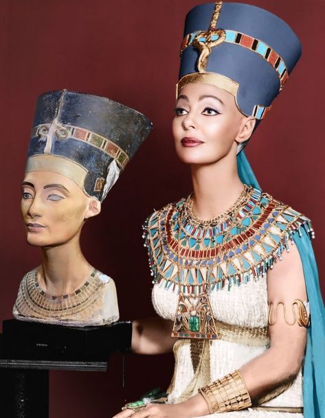 Nefertiti Costume, Egyptian Goddess Dress, Ancient Egyptian Fashion, Goddess Of Egypt, Nefertiti Bust, Egyptian Party, Ancient Egypt Fashion, Egypt Project, Egyptian Clothing