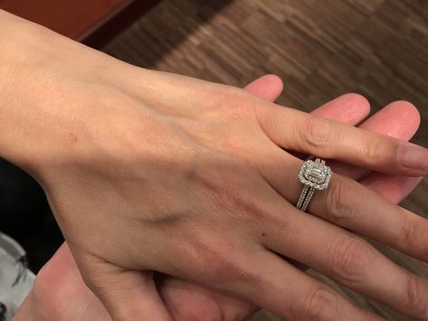 My Vera Wang engagement ring. 💙 Vera Wang Engagement Rings, Nice Rings, Big Wedding Rings, Dream Engagement, Dream Engagement Rings, Trendy Fall Outfits, Big Wedding, Trendy Fall, Engagement Ring Styles