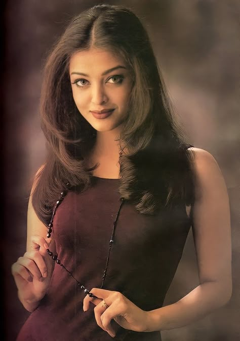 Aishwarya Rai Makeup, Bollywood 90s, 90s Bollywood Actress, 90s Bollywood Fashion, Aishwarya Rai Pictures, Aishwarya Rai Photo, 90s Bollywood Aesthetic, Bollywood Aesthetic, Models 90s