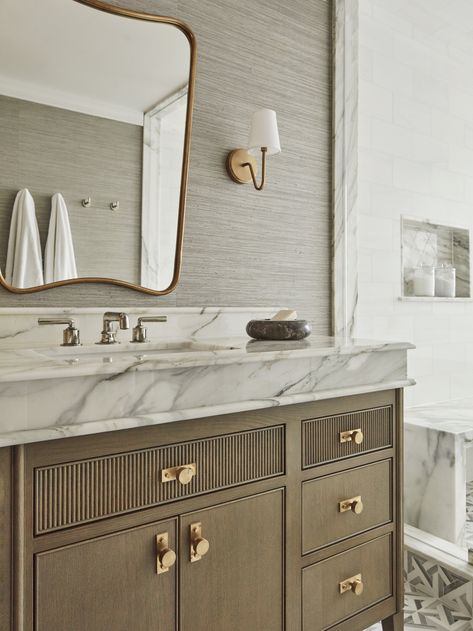 Luxury Powder Rooms, Washroom Vanity, Classic Bathroom Design, Home Luxury, Washbasin Design, Washroom Design, Vanity Design, Classic Bathroom, Bathroom Inspo