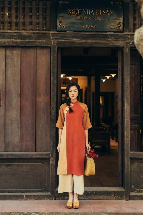 Vietnam Fashion Modern, Vietnamese Ao Dai Modern, Modern Vietnamese Clothing, Modern Ao Dai Fashion Street Styles, Chinese Clothing Modern, Vietnamese Traditional Clothing, Vietnam Clothes, Vietnamese Fashion, Vietnamese Style