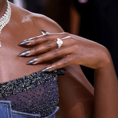 Met Gala Nails, Gala Nails, Celebrity Nails Trends, Celebrity Manicures, Chrome Nail Designs, Chic Manicure, Patriotic Nails, Chrome Nails Designs, Celebrity Nails