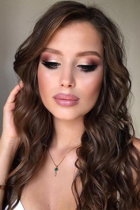 fall wedding makeup classical with black arrows pink lips with contour elena_sanko_make_up Bride Makeup Natural, Maquillage Goth, Boho Wedding Makeup, Summer Wedding Makeup, Make Up Diy, Dramatic Wedding Makeup, Beach Wedding Makeup, Wedding Makeup Vintage, Wedding Makeup For Brunettes