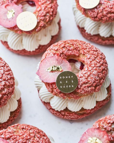 @honeybeecake shared a photo on Instagram: “. Strawberry Paris Brest🌸🍓 #허니비케이크” • Apr 8, 2022 at 1:36am UTC Paris Desserts, Boutique Patisserie, Fancy Desserts Recipes, Eclair Recipe, Bee Cakes, Bakery Menu, Paris Brest, Macaroon Recipes, Choux Pastry