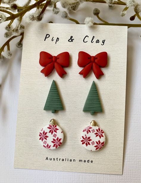 Christmas Earrings To Make, Christmas Earrings Clay, Winter Clay Earrings, Holiday Clay Earrings, Christmas Earrings Polymer Clay, Christmas Earrings Diy, Christmas Earings, Polymer Clay Christmas Earrings, Christmas Polymer Clay Earrings