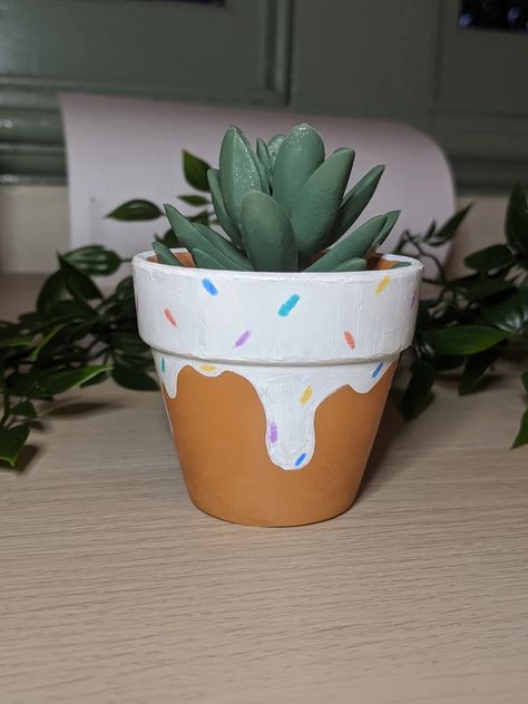 Minimal Decoration, Mini Ice Cream, Small Terracotta Pots, Pottery Plant Pot, Mini Plant Pots, Plant Pot Design, Diy Pottery Painting, Flower Pot Art, Painted Pots Diy