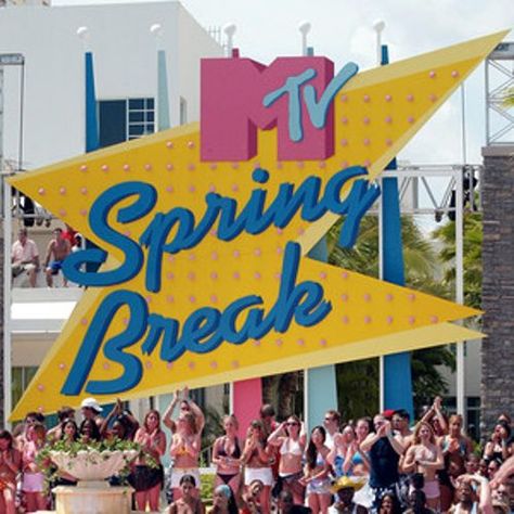 22 Reasons Why MTV Spring Break Is the Perfect Symbol of the Late '90s and Early 2000s Mtv Spring Break, Spring Break Party, Early 2000s Aesthetic, Broken Video, Blockbuster Video, Mtv Shows, Gaucho Pants, Y2k Party, Spring Break Outfit