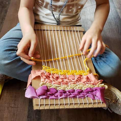 Cardboard Weaving, Forest Farm, Weaving For Kids, Weaving Loom Diy, Weaving Loom Projects, Shirt Prints, Diy Weaving, Weaving Loom, Creative Stuff