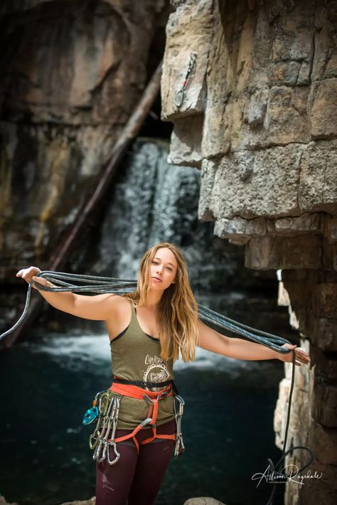 Senior Portraits Climbing in Durango - Durango Wedding and Family Photographers Colorado Durango, Durango Wedding, Rock Climbing Photography, Fall Senior Portraits, Climbing Art, Climbing Girl, Adventure Girl, Senior Photo Outfits, Durango Colorado