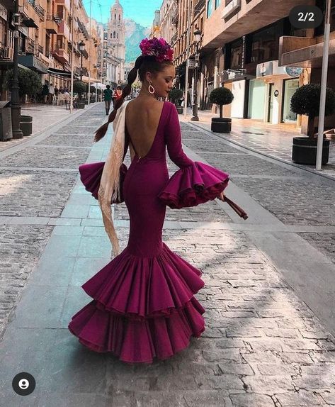 Spanish Dress Flamenco, Spanish Dress, Flamenco Dress, Sequin Evening Gowns, Fiesta Outfit, Look Formal, Spanish Fashion, Too Funny, Long Holiday