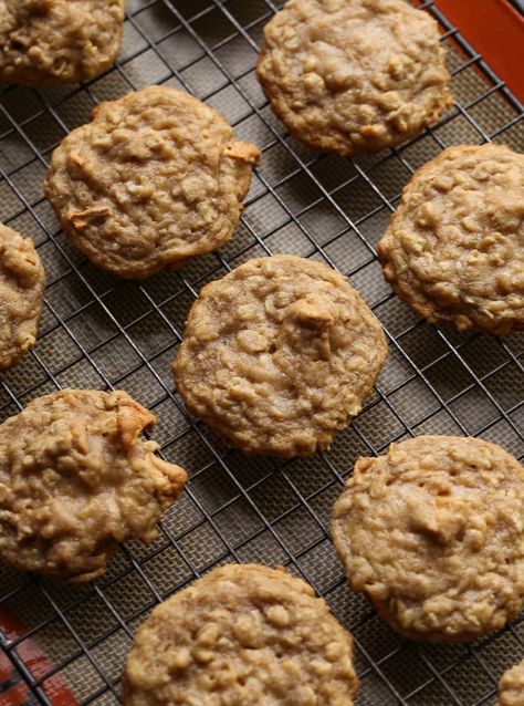 Caramel Apple Oatmeal Cookies are chewy, sweet, and perfect for the fall season, loaded with tons of apples and drizzled with buttery caramel. Caramel Apple Oatmeal, Caramel Apple Oatmeal Cookies, Caramel Oatmeal, Recipe For Caramel, Apple Oatmeal Cookies, Apple Caramel, Apple Oatmeal, Apple Cookies, Cinnamon Chips