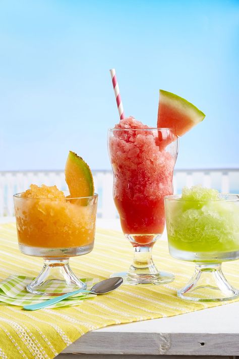 Fresh Fruit Cocktails, Memorial Day Desserts, Fresh Fruit Desserts, Healthy Fruit Desserts, Slushie Recipe, Summer Drinks Alcohol, Fruit Dessert Recipes, Summer Drink Recipes, 4th Of July Desserts