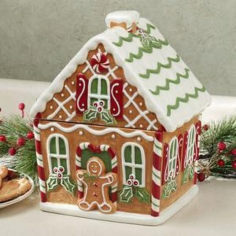 Gingerbread House Pictures, House Cookie Jar, Homemade Gingerbread House, Gingerbread House Patterns, Gingerbread House Recipe, Gingerbread House Template, Man House, Ginger House, Diy Natal