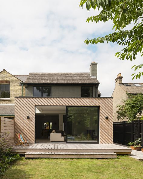 Terrific timber cladding on this rear extension in Cambridge. www.method.studio House Rear Extension, Rear Extension Ideas, 1980s House, Lighting House, Flat Roof Extension, Larch Cladding, House Extension Plans, House Cladding, Roof Extension