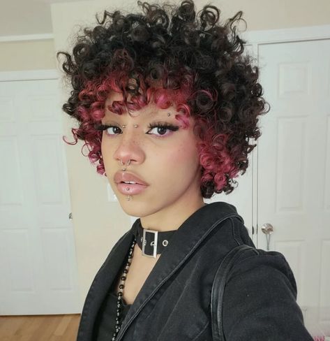 Dyed Curly Hair, Red Curly Hair, Colored Curly Hair, Short Curly Haircuts, Haircuts For Curly Hair, Hairdos For Curly Hair, Pretty Hair Color, Goth Aesthetic, Dye My Hair