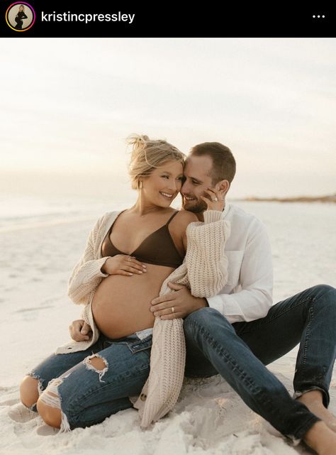 Jeans Beach Maternity Shoot, Jeans And Bra Maternity Shoot Outside, Casual Beach Maternity Photos, Beach Maternity Photos Couples Jeans, Beach Maternity Photos Jeans, Jeans Pregnancy Photoshoot, Beach Pregnancy Outfits, Jean Maternity Shoot, Maternity Photo Shoot Ideas Ocean