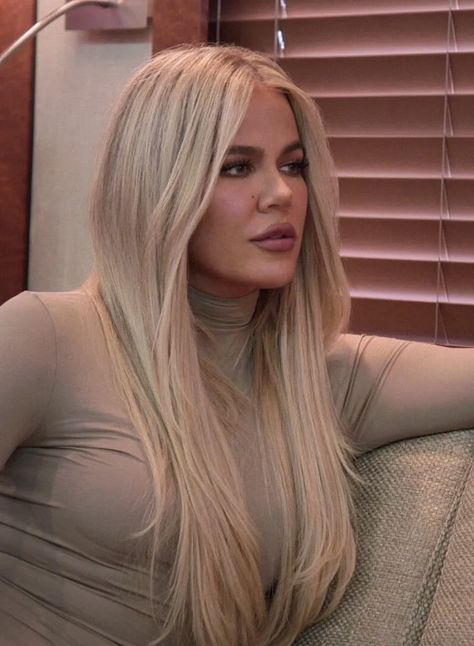 Khloe Kardashian Blonde Hair, Khloe Kardashian Blonde, Kardashian Blonde Hair, Khloe And Tristan, Khloe Kardashian Photos, He Cheated, Kardashian Fashion, Ballerina Skirt, Robert Kardashian