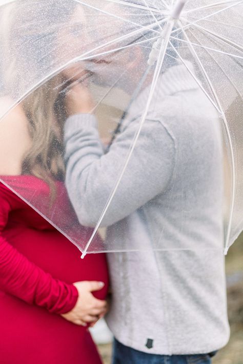 Maternity Umbrella Pictures, Umbrella Maternity Pictures, Maternity Photography Rain, Maternity Pictures In The Rain, Rainy Maternity Photos, Maternity Rain Photoshoot, Rainy Day Maternity Photoshoot, Rain Maternity Photos, Rainy Maternity Shoot