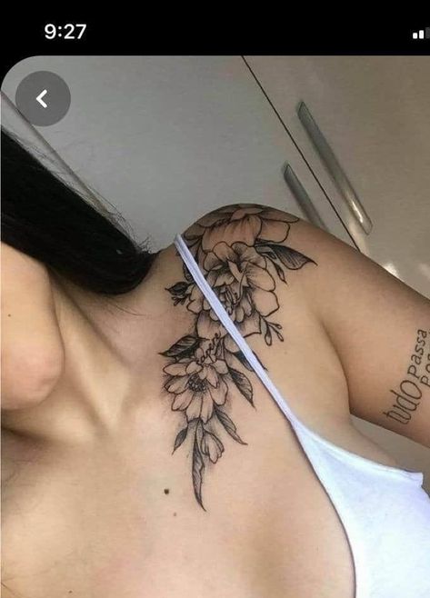 Shoulder Tattoo With Meaning, Simple Shoulder Tattoos For Women, Shoulder Arm Tattoos For Women, Shoulder Flower Tattoo, Tattoo Animation, Bite Tattoo, Animation Tattoo, Baddie Tats, Geisha Tattoos