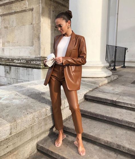 Zara Street Style🖤 on Instagram: “📸: @majamarko7 Zara blazer and pants🖤blazer ref:2761/277/700-pant ref:4369/252/756 ✨✨✨ #zara #zaraeurope #zarastyle #zaralover #zaralovers…” Brown Leather Pants, Faux Leather Blazer, Mode Zara, Zara Jumpsuit, Leather Blazer Jacket, Leather Pant, Grey Outfit, Looks Street Style, Faux Leather Pants