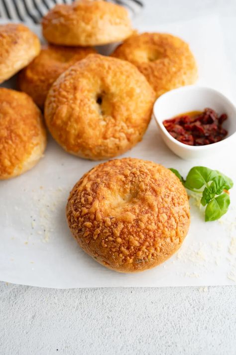 A savory bagel that is stuffed with chopped sundried tomatoes, fresh basil, and topped with parmesan cheese. Breakfast, lunch, or dinner – Caprese Bagels always hit the spot. Inspired by our favorite Italian combo, these Caprese Bagels are incredibly soft with the right amount of chew. This homemade bagel recipe has everything you’re looking for in a savory bread. | homemade bagel flavors | bagels caprese | sundried tomato basil bagels | italian bagel recipe | how to make bagels at home Caprese Bagel, Bagel Flavors, Homemade Bagel Recipe, Types Of Bagels, How To Make Bagels, Cooking With Karli, Sweet Breakfast Treats, Sundried Tomatoes, Homemade Bagels