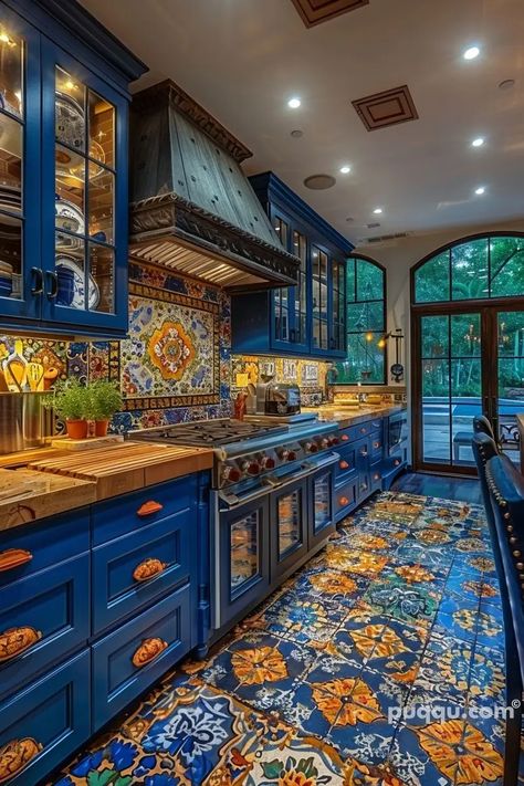 Bright Blue Kitchen, Mexican Kitchen Design, Mexican Style Kitchens Ideas, Mexican Tile Kitchen, Mexican Style Kitchens, Mexican Style Decor, Spanish Style Kitchen, Witchy Kitchen, Hacienda Homes