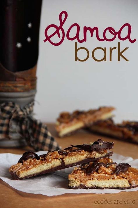 Samoa Bark Bark Dessert, Samoas Cookies, Homemade Samoas, Chocolate Bark Recipes, Cookie Bark, Samoa Cookie, Bark Recipes, Samoa Cookies, Chocolate Bark Recipe