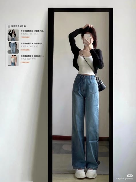 Korean Back To School Outfits, Outfit Ideas Korean Casual Jeans, Basic Korean Outfits, Bell Bottom Jeans Outfit, Simple Style Outfits, Golden Globes Red Carpet, Outfit Korean, Korean Casual Outfits, Everyday Fashion Outfits