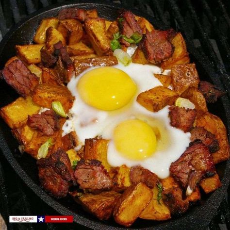 Leftover Brisket Hash and Eggs | Derrick Riches Smoked Corned Beef, Tender Brisket, Smoked Beef Brisket, Hash Recipe, Beef Hash, Breakfast Hash, Smoked Brisket, Eggs Recipe, Crispy Potatoes