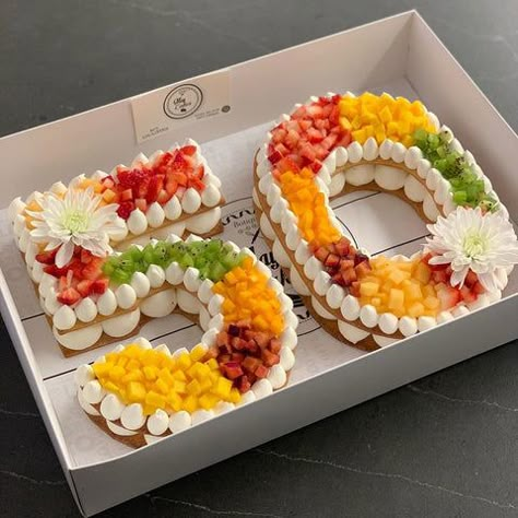 Tårta Design, Number Birthday Cakes, Cake Lettering, 50th Cake, Birthday Baking, 50th Birthday Cake, Number Cake, Beautiful Birthday Cakes, Number Cakes