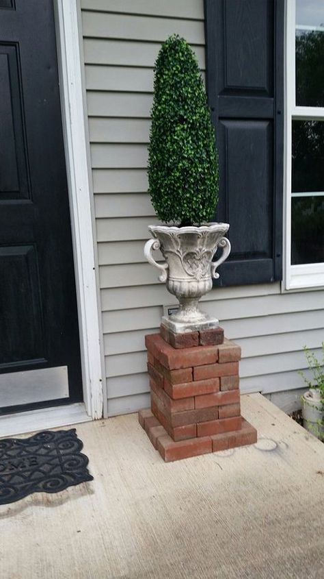 Garden Decor With Bricks, What To Do With Extra Bricks, Extra Bricks What To Do With, Gardening With Bricks, What To Do With Left Over Bricks Diy Projects, What To Do With Bricks, Repurpose Bricks, Old Bricks Ideas Diy, Brick Planter Ideas