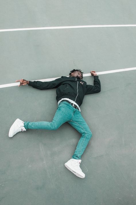 Blonde Hair Guy, Laying On The Floor, Informal Attire, Men Streetwear Fashion, Men Blonde Hair, Creative Grooming, Men Lie, White Sneakers Men, Creative Pictures