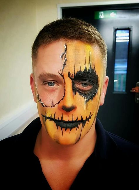 Face Paint For Men, Scarecrow Face Paint, Pumpkin Face Paint, Guy Face, Halloween Hombre, Scary Pumpkin Faces, Scarecrow Face, Painting Halloween, Pumpkin Man