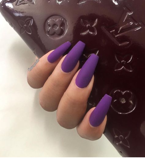 Coffin nails Dark Purple Acrylic Nails, Matte Purple Nails, Dark Purple Nails, Nail Design Glitter, Coffin Nails Matte, Purple Acrylic Nails, Nails Yellow, Purple Nail Designs, Purple Nail