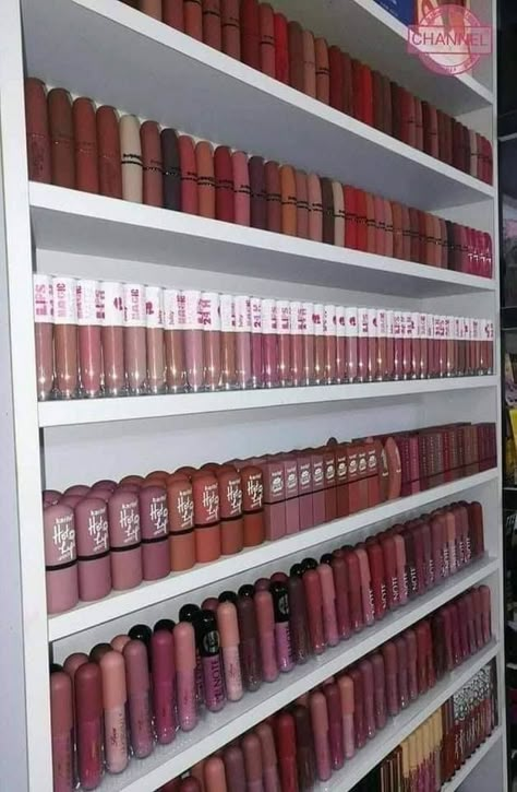 Makeup Studio Decor, Koleksi Makeup, Penyimpanan Makeup, Makeup Beauty Room, Makeup Collection Goals, Alat Makeup, Makeup Drawer Organization, Lipstick Kit, Makeup Room Decor