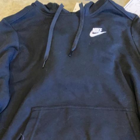 Navy Nike Cotton Material Hoodie. This Has Been In My Closet Since The Mid Of January And It Doesn't Fit Me. Please Let Me Know If You Are Interested. Nike Half Zip, Nike Vest, White Pullover Sweater, Nike Crew Neck, Nike Crewneck, Nike Sportswear Women, Navy Blue Sweater, Nike Tech Fleece, Nike Sweatshirts