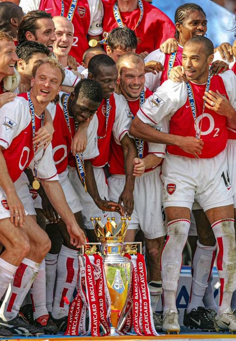 Arsenal Invincibles, Arsenal Photo, Arsenal Fc Wallpapers, Arsenal Premier League, Arsenal Wallpapers, Ucl Final, Arsene Wenger, African Print Maxi Skirt, Arsenal Players