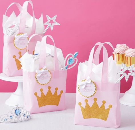 Princess Gift Bags, Princess Birthday Party Favors, Princess Party Bags, Princess Theme Birthday Party, Boys First Birthday Party Ideas, Princess Party Favors, Birthday Goodie Bags, Girls Party Favors, Princess Theme Party