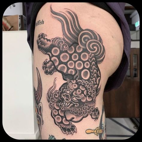 Shishi Lion Tattoo, Pho Dog Tattoo, Shisa Dog Tattoo, Fu Dog Tattoo, Japanese Foo Dog, Foo Dog Tattoo Design, Japanese Leg Tattoo, Foo Dog Tattoo, Tattoo Japanese Style