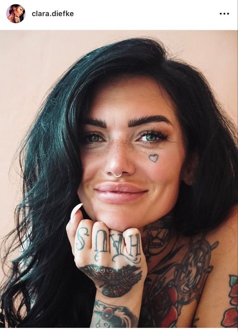 Tattooed Outfits, Women’s Face Tattoo, Heavily Tattooed Women, Inked Woman, Black Hair Pale Skin, Female Tattoo Models, Tattooed Woman, Tattooed Girl, Girls With Tattoos