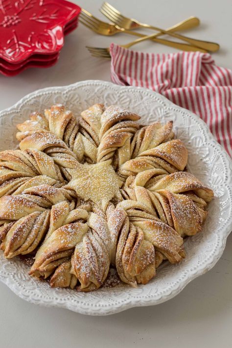 Easy Cinnamon Holiday Star Bread - Handmade Farmhouse Pantry Momma Star Bread, Christmas Braided Bread, Sourdough Cinnamon Star Bread, Cinnamon Roll Pull Apart Snowflake, Four Layer Cinnamon Roll Snowflake, Christmas Breakfast Bread, Christmas Bread Ideas, Holiday Quick Breads, New Year Bread