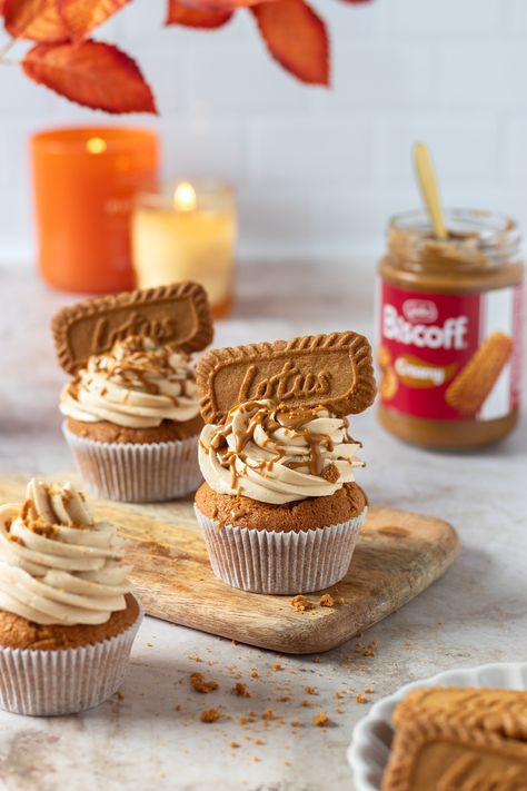 Lotus Biscoff Cupcakes – Ein Traum für Karamell-Liebhaber Lotus Biscoff Cupcakes, Biscoff Cupcakes, Cupcake Topping, Lotus Biscoff, Cupcake Muffins, Cup Cakes, Little Things, Brownies, Lotus