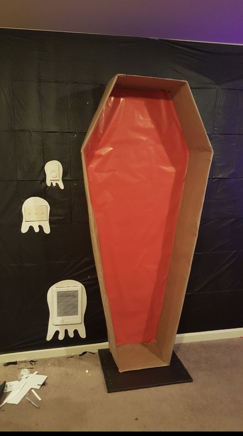 Diy Hotel Transylvania Decorations, Dracula Party Ideas, Halloween Decorations Vampire, Hotel Transylvania Party Decorations Diy, Horror House Ideas, Vampire Lair Decorations, Vampire Theme Party Decoration, Vampire Decorations Party Ideas, Vampire Trunk Or Treat Ideas