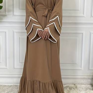 Arabic Dress, Dubai Style, Dress Muslim, Mode Abaya, Muslim Women Hijab, Muslim Outfits, Muslim Dress, Abaya Designs, Ruffle Hem Dress