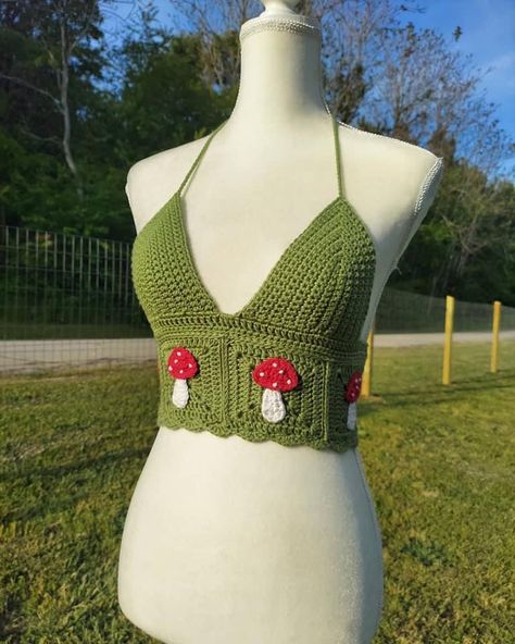 Sewing Cute Clothes, Mushroom Crochet Top, Crochet Mushroom Top, Crochet Fairycore, Hippie Crochet Patterns, Crochet Top Outfit, Hippie Crochet, Crochet Mushroom, Beginner Crochet Projects