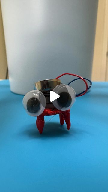 DIY electronics, stem and science activities for beginners on Instagram: "DIY mini bot. Easy simple robotics project for beginners. You will need: - Mini vibration motor - Button battery 1,5v - Conductive copper tape - 3D pen - Googly eyes #stem #stemteacher #stemeducation #simplerobot #robotics #science #scienceteacher #3dpen" Electronics Projects For Beginners, Contemporary Flower Arrangements, Copper Tape, Teaching Stem, Carpentry And Joinery, Robotics Projects, Stem Teacher, Maker Project, Electronics Mini Projects