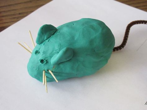 Sculpting: A Clay Mouse Model Magic Animals, Model Magic, Kids Clay, Making A Model, Animal Crafts For Kids, Hand Built Pottery, Modeling Clay, Art Lessons Elementary, Art Clay