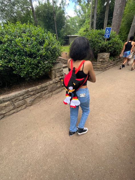 Matching Sonic Backpacks, Shadow Backpack Outfits, Sonic Backpack Outfit, Plush Bag Outfit, Spiderman Backpack Aesthetic, Shadow Outfit Sonic, Sonic Backpack Y2k, Plush Backpack Outfit, Knuckles Backpack