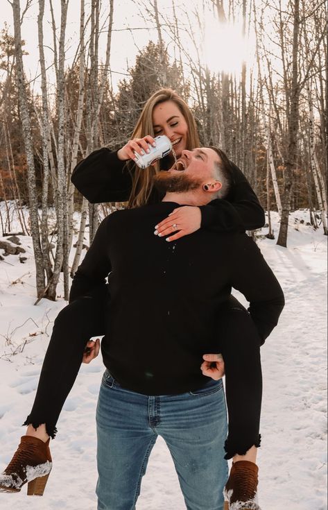 Engagement Photos With Drinks, Engagement Photos Winter Outfit, Beer Engagement Pictures, Beer Photography Photo Ideas, Winter Engagement Pictures Outfit, Beer Engagement Photos, Pizza Photoshoot, Beer Photoshoot, Engagement Party Photo Ideas